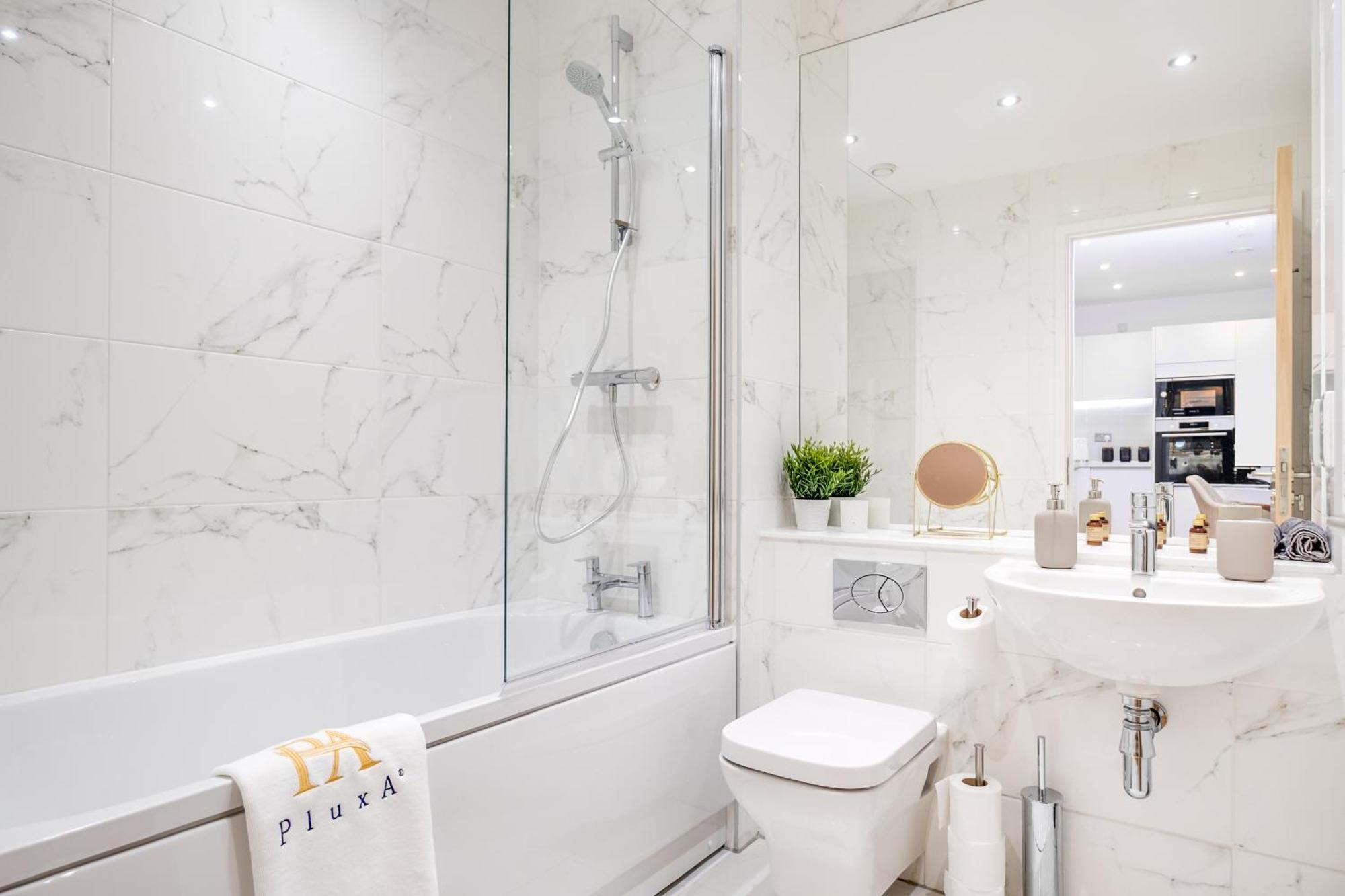 Pluxa Creme Opulence 5 Star Beautiful High End Apartment In Birmingham City Centre Ngoại thất bức ảnh