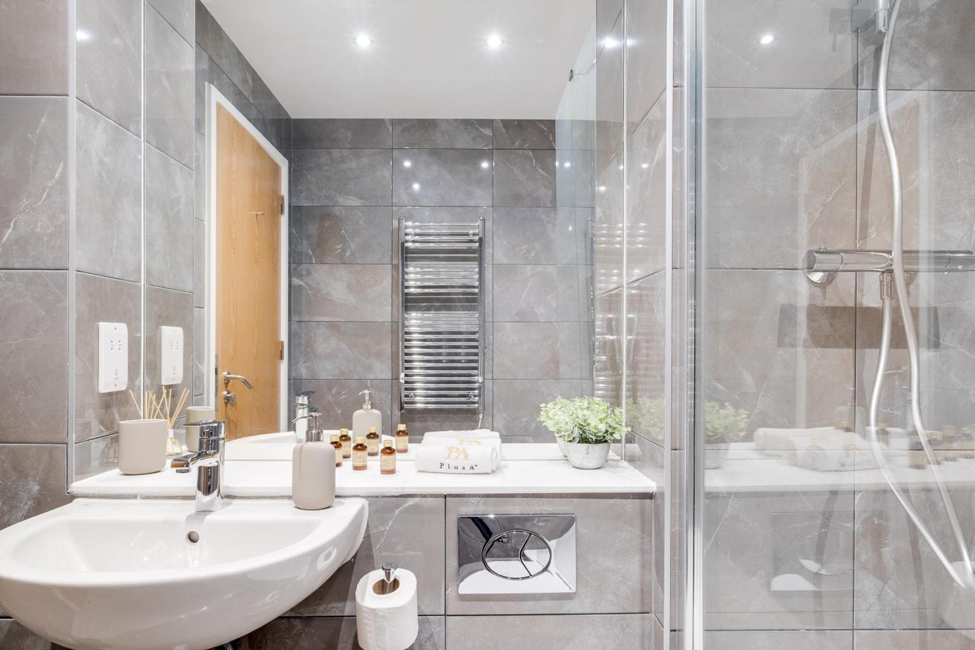 Pluxa Creme Opulence 5 Star Beautiful High End Apartment In Birmingham City Centre Ngoại thất bức ảnh